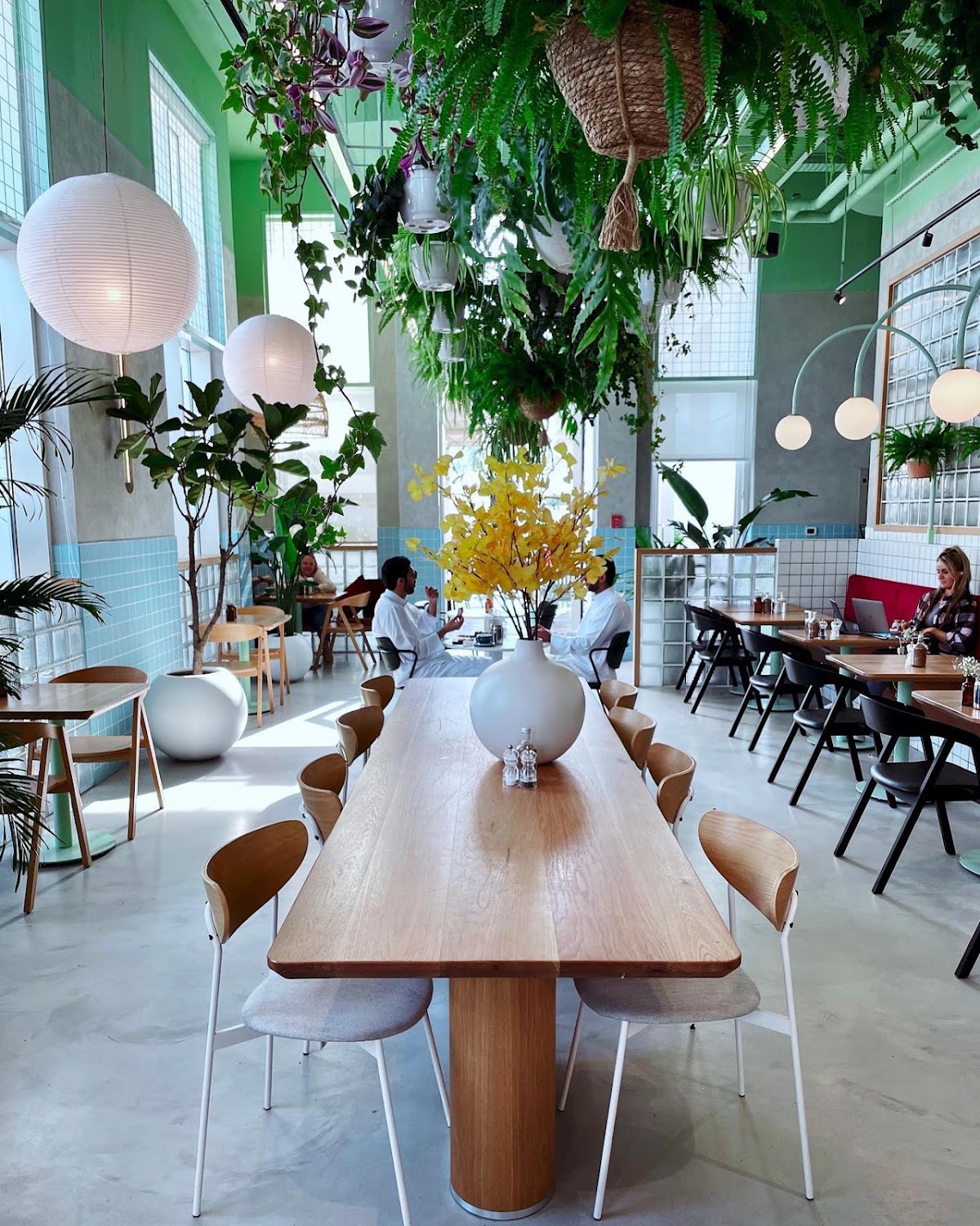 Friends Avenue Cafe
